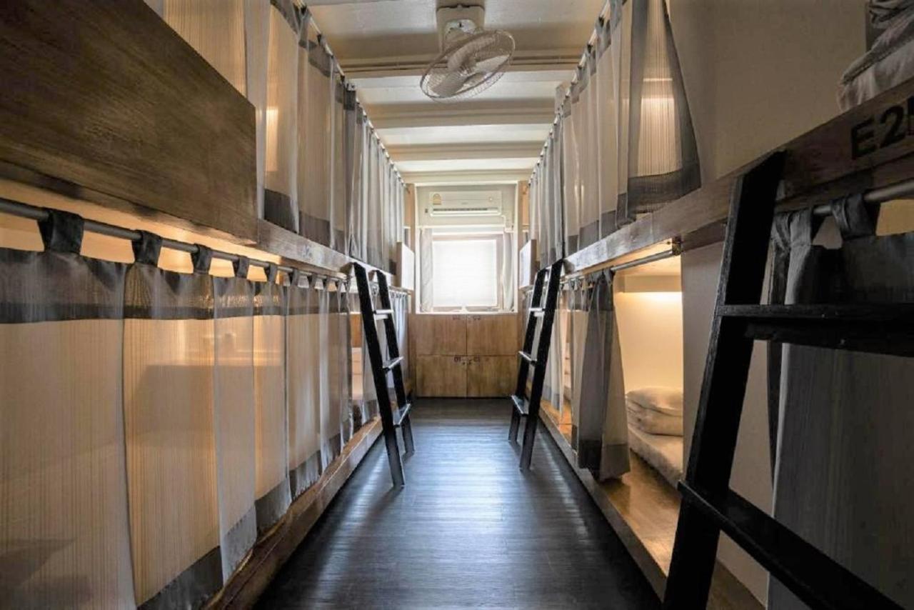 3Howw Hostel @ Sukhumvit 21 Bangkok Exterior photo