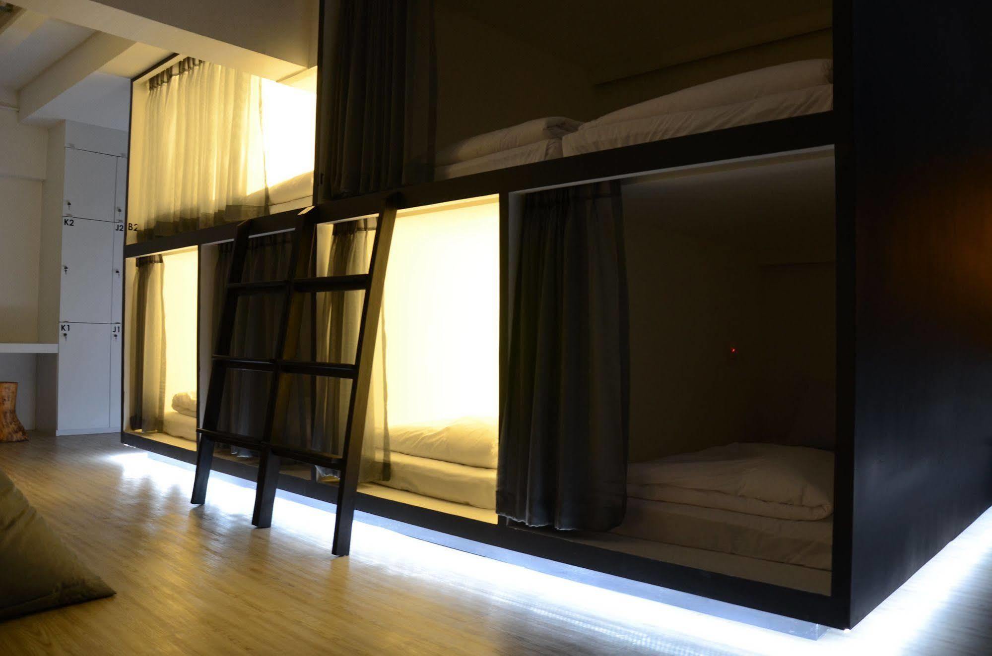 3Howw Hostel @ Sukhumvit 21 Bangkok Exterior photo