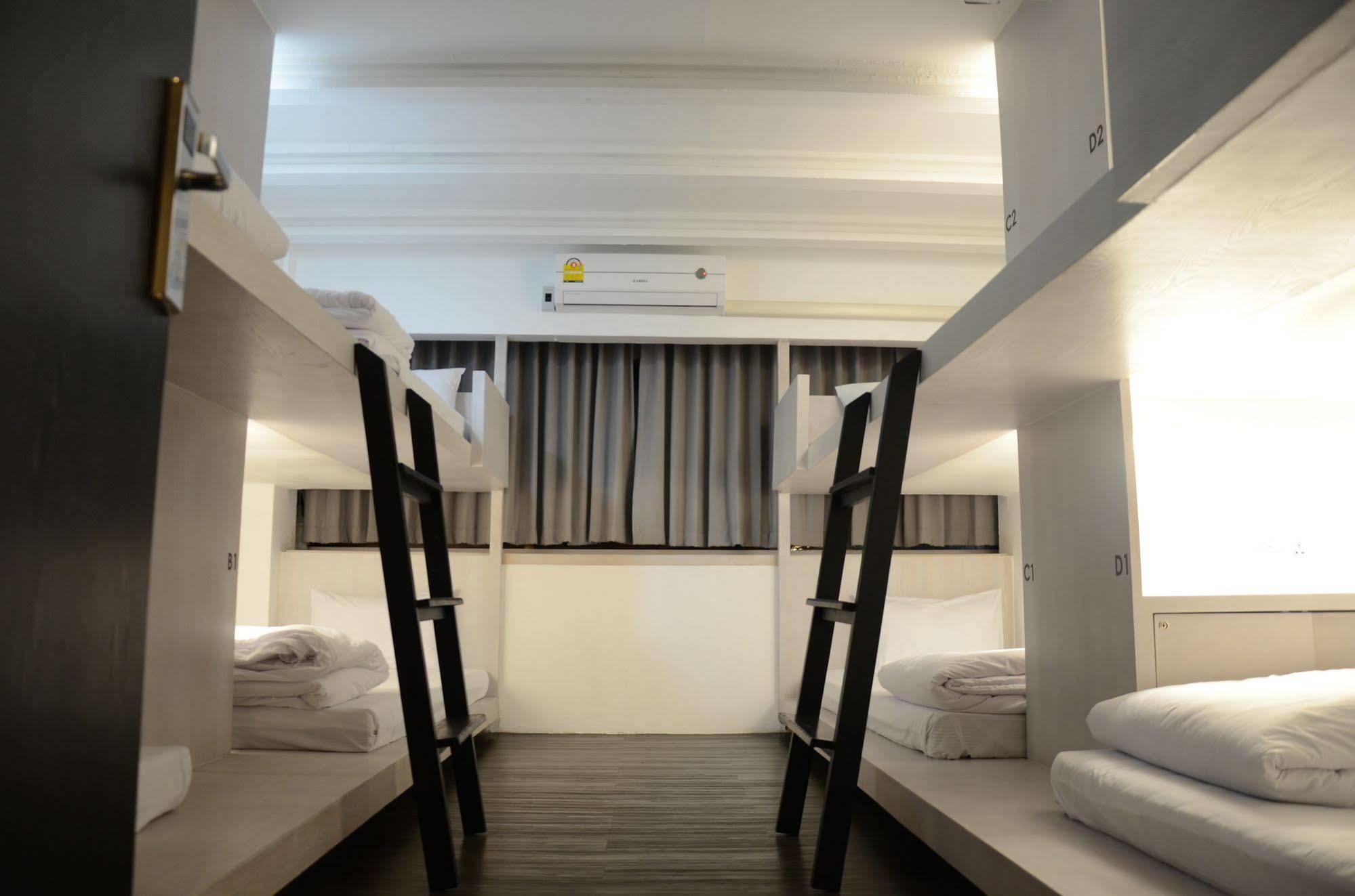 3Howw Hostel @ Sukhumvit 21 Bangkok Exterior photo