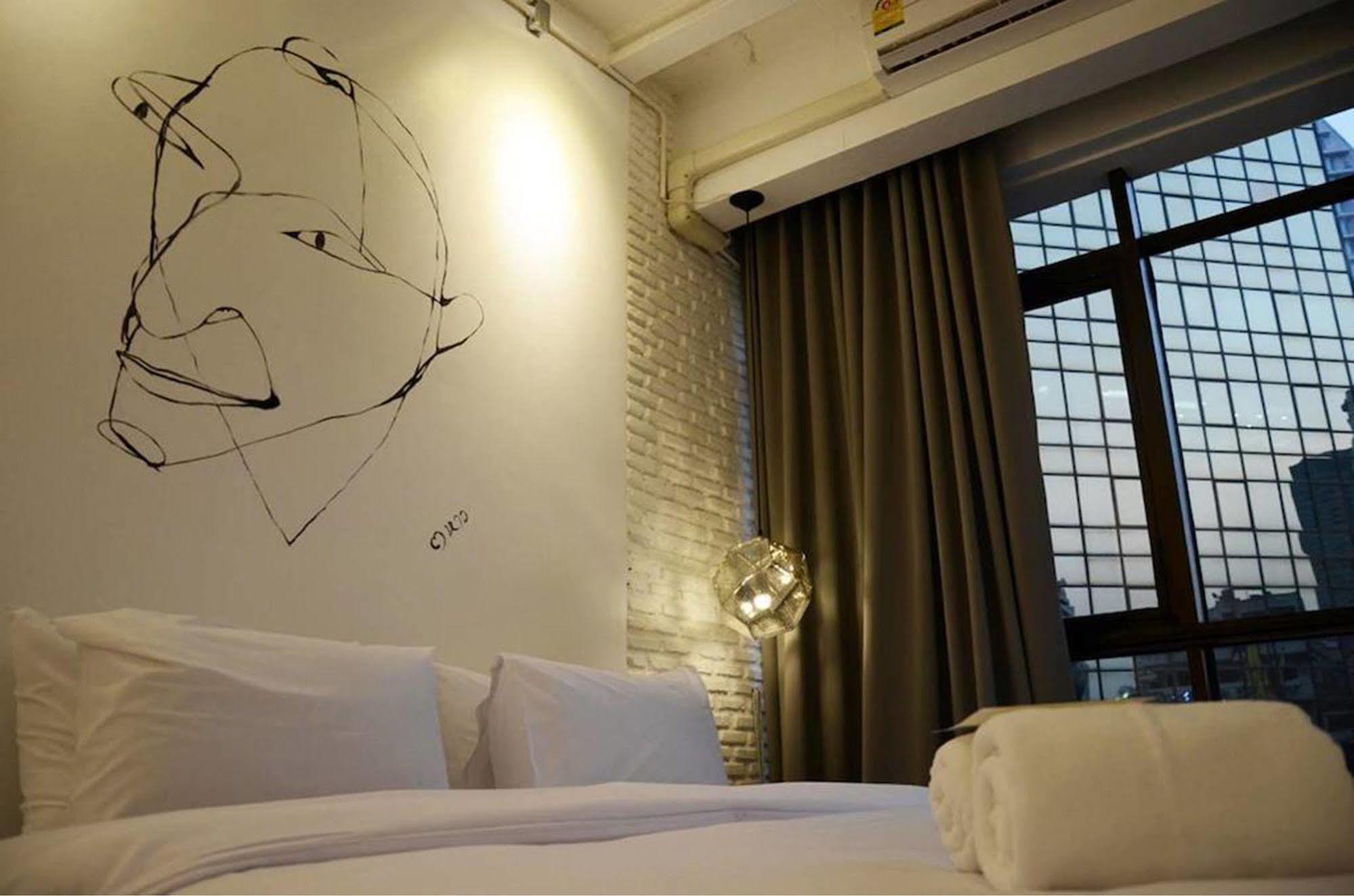 3Howw Hostel @ Sukhumvit 21 Bangkok Exterior photo