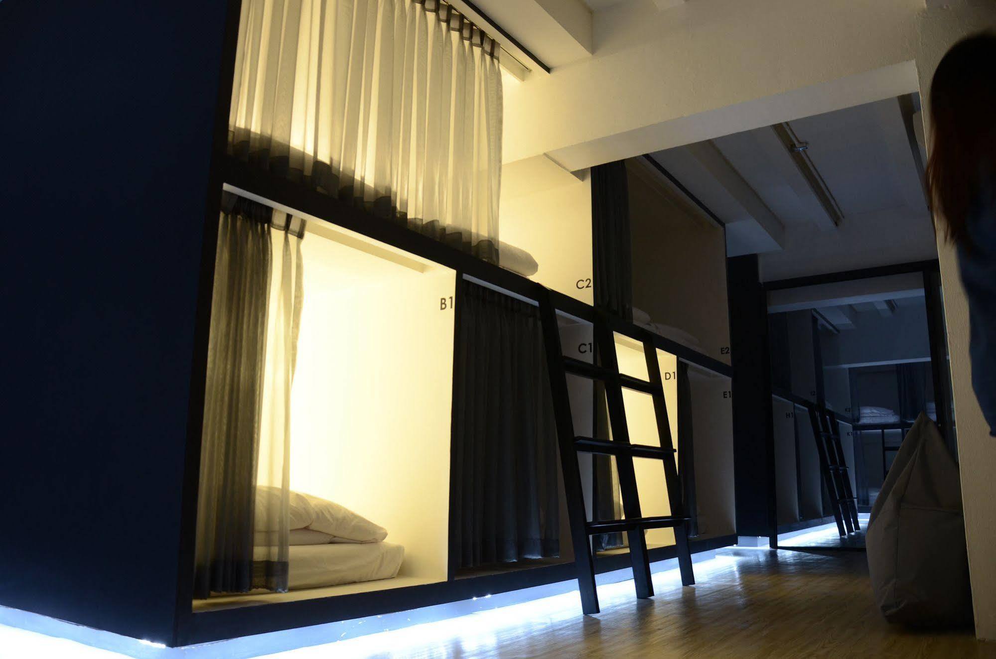 3Howw Hostel @ Sukhumvit 21 Bangkok Exterior photo