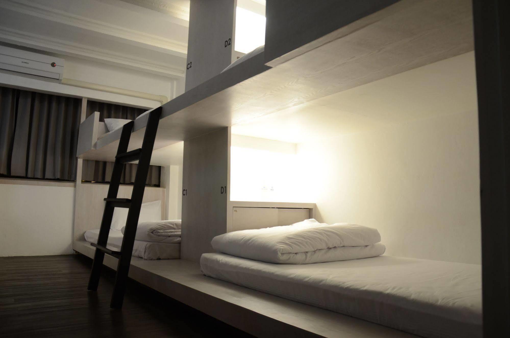 3Howw Hostel @ Sukhumvit 21 Bangkok Exterior photo