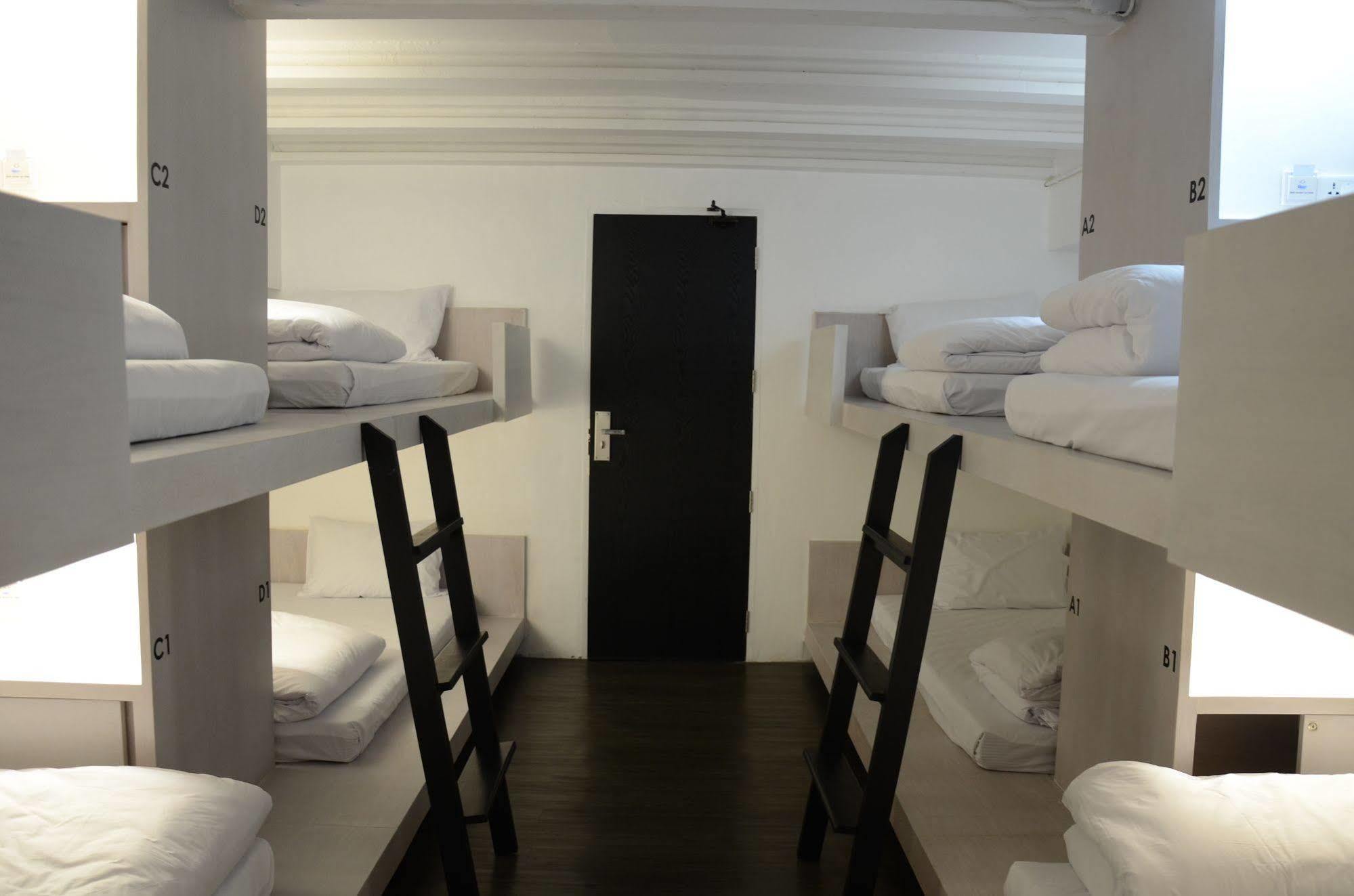 3Howw Hostel @ Sukhumvit 21 Bangkok Exterior photo
